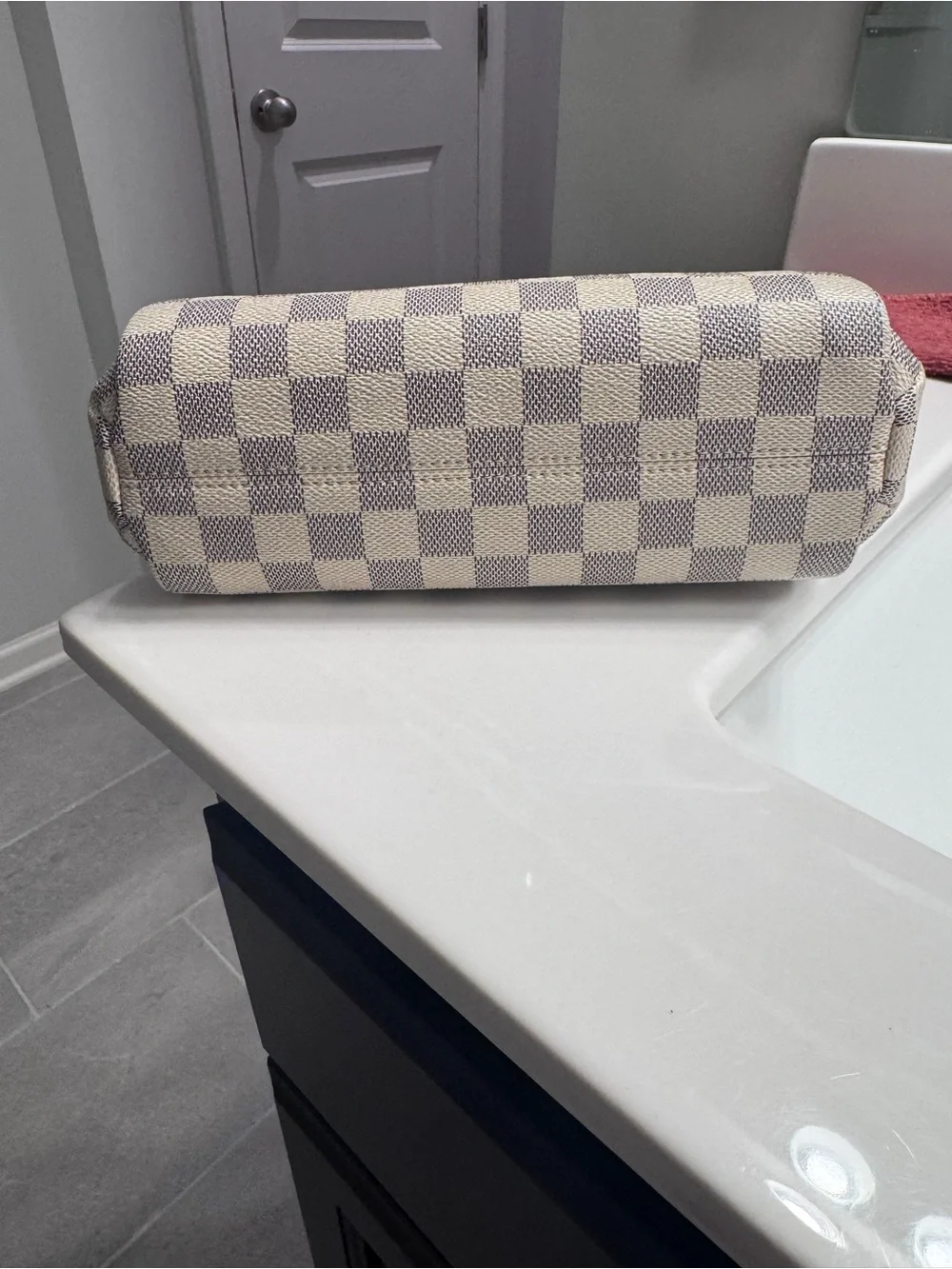 Louis Vuitton ** smoke